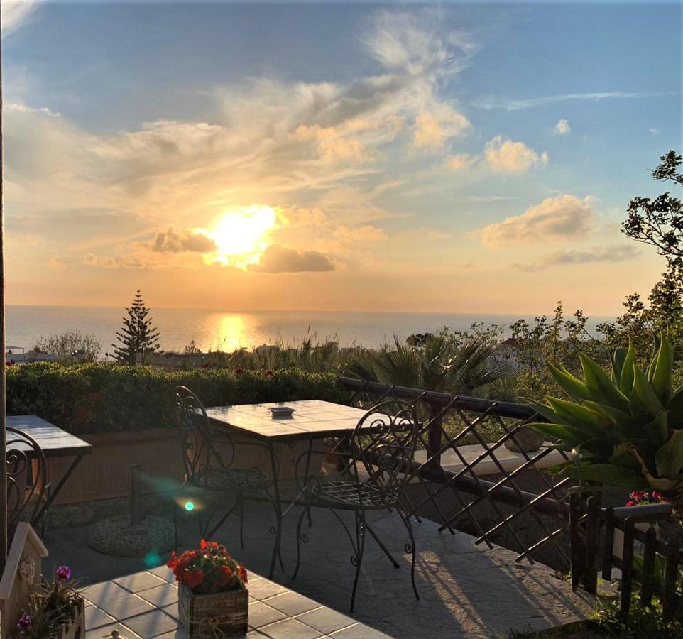 La Terrazzina Sul Tramonto Bed & Breakfast Forio di Ischia Dış mekan fotoğraf